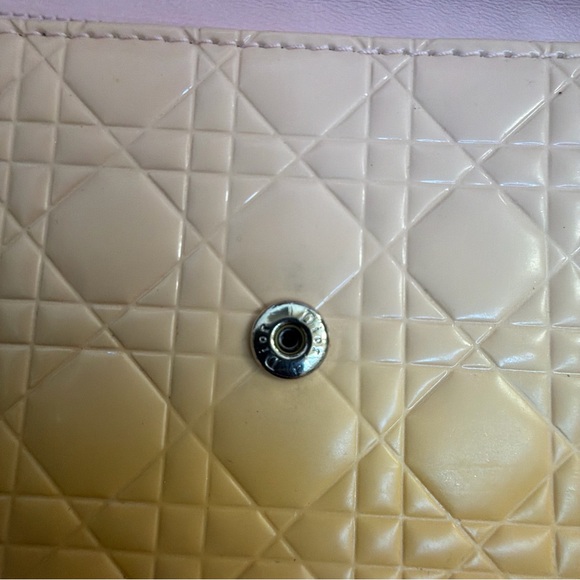 Dior wallet on chain Elegant Tan Quilted Clutch used new 96% - Picture 3 of 13